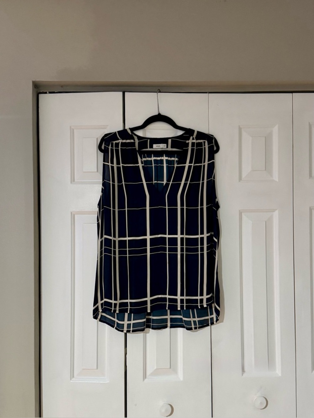 Vince Sleeveless Silk Top Size XL Navy/White V Neck Minimal Chic